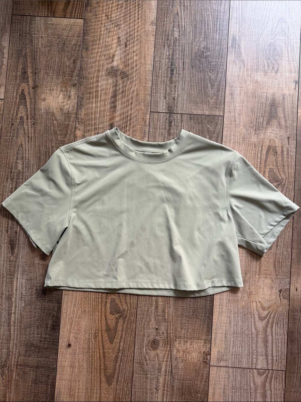Women's Cropped Tee in Light Sage Size Small